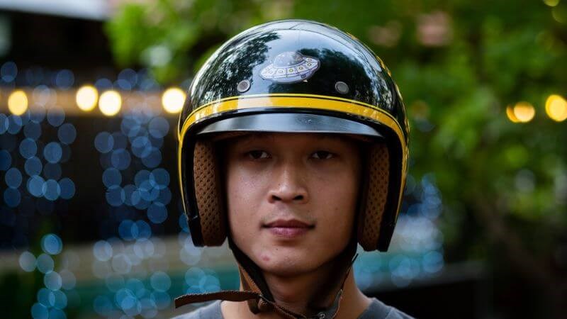 Đội mũ bảo hiểm khi tham gia giao thông giúp giảm nguy cơ chấn thương sọ não gây bệnh