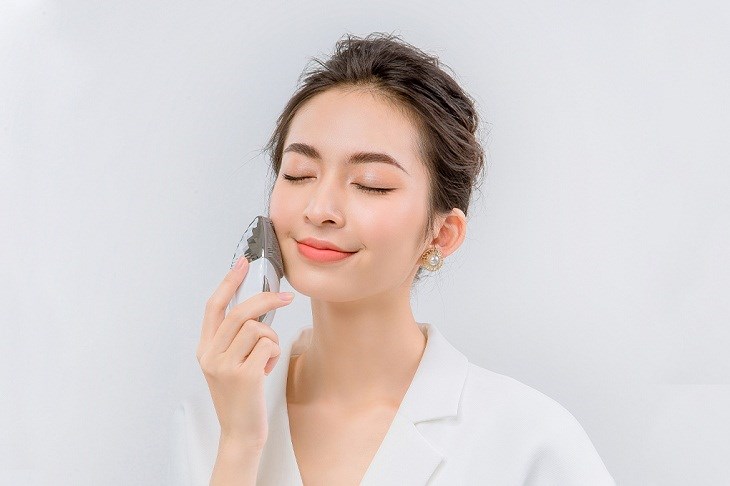 Máy rửa mặt và nâng cơ mặt Lifetrons CMD-100 được làm bằng những chất liệu an toàn cho da mặt