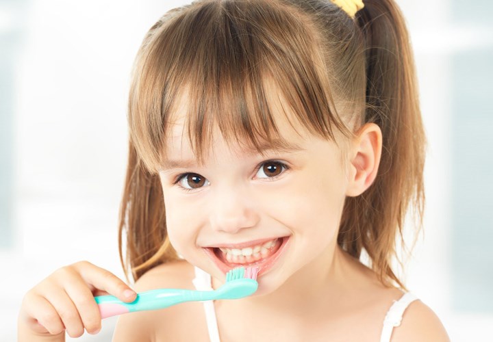 Đánh răng sau khi ăn kẹo