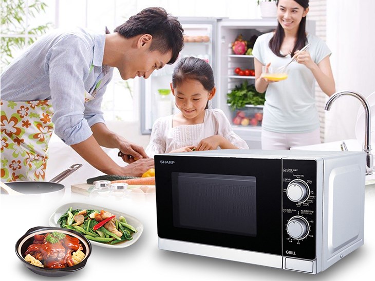 Lò vi sóng có nướng SHARP R-G222VN-S 20 lít giúp chế biến thức ăn đa dạng
