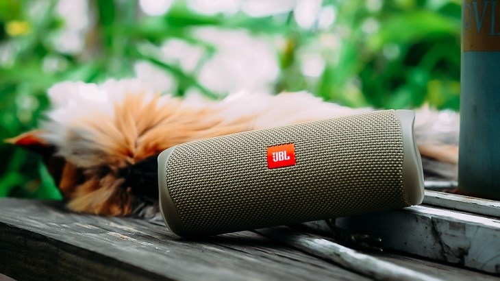 Loa JBL Flip 5 sở hữu thiết kế đẹp mắt cùng nhiều công nghệ âm thanh hiện đại