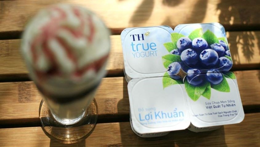 Lốc 4 hộp sữa chua trái cây TH true YOGURT vị việt quất 100g