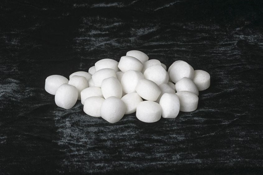 Không cho băng phiến, long não vào tủ quần áo của con Lưu ý chăm bé thiếu men G6PD