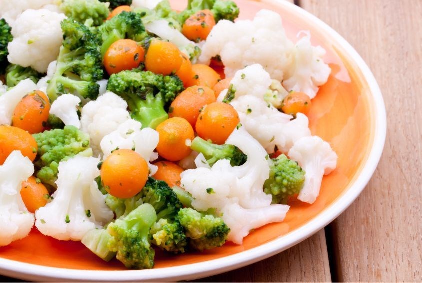 Các loại rau luộc tốt cho trẻ (Ảnh: Canva)