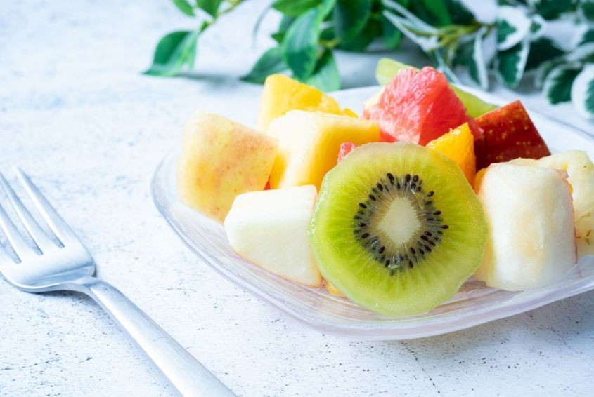 Dùng trái cây làm đồ ăn vặt (Ảnh: Canva)