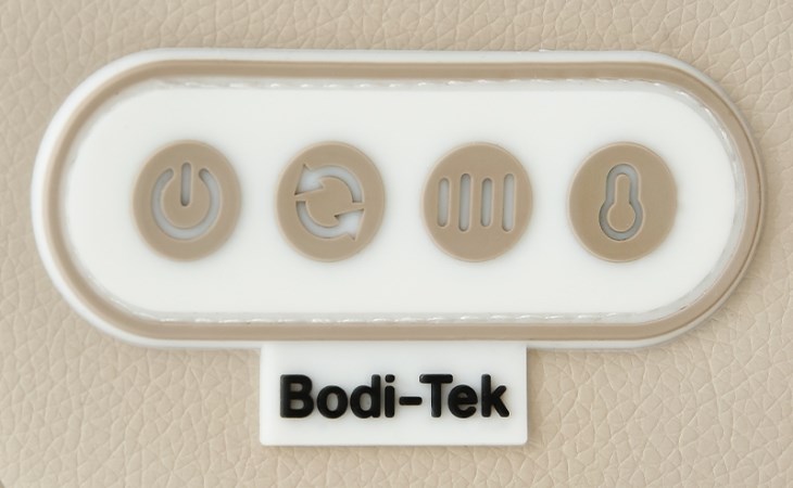 Gối massage Rio Beauty có 4 nút bấm điều khiển rất dễ sử dụng