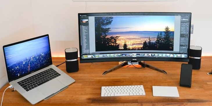 Để kết nối MacBook với màn hình, người dùng thường dùng cáp Type - C