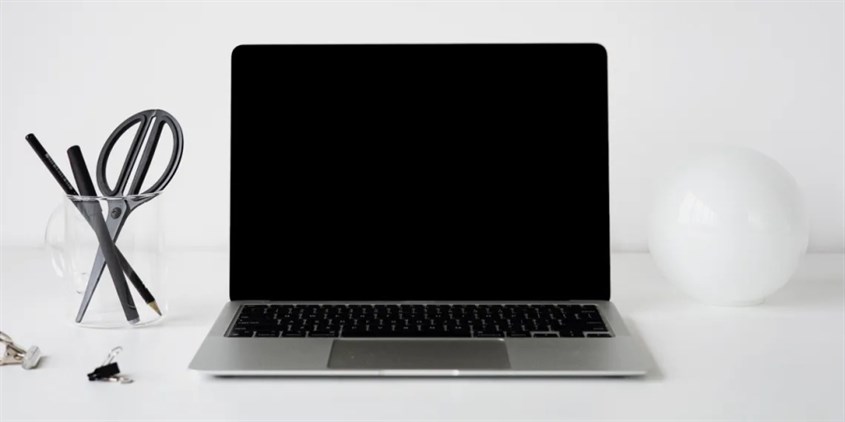 Có nhiều nguyên nhân dẫn đến việc MacBook của bạn bị đen màn hình.