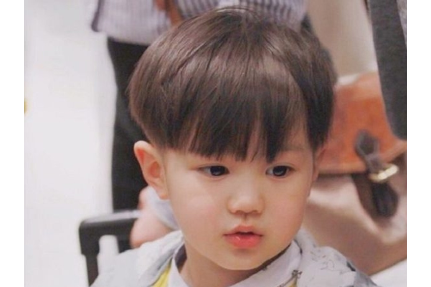 Tóc cho bé trai mặt tròn theo phong cách cổ điển Tóc cho bé trai mặt tròn theo phong cách cổ điển