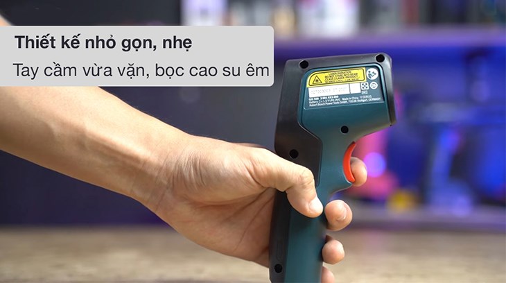 Máy đo nhiệt độ Bosch GIS 500 có thiết kế nhỏ gọn, tiện lợi cầm nắm