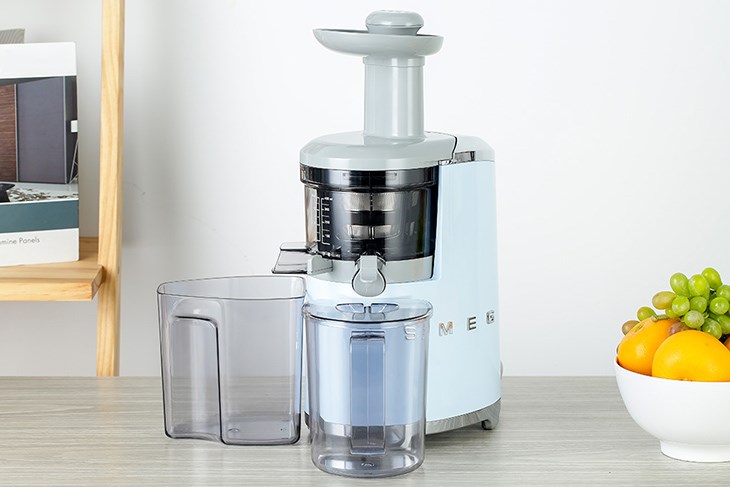 Máy ép chậm Smeg SJF01PBEU (535.43.628) hiện đang có giá 25.99 triệu đồng (cập nhật vào tháng 04/2023 và chỉ mang tính tham khảo)