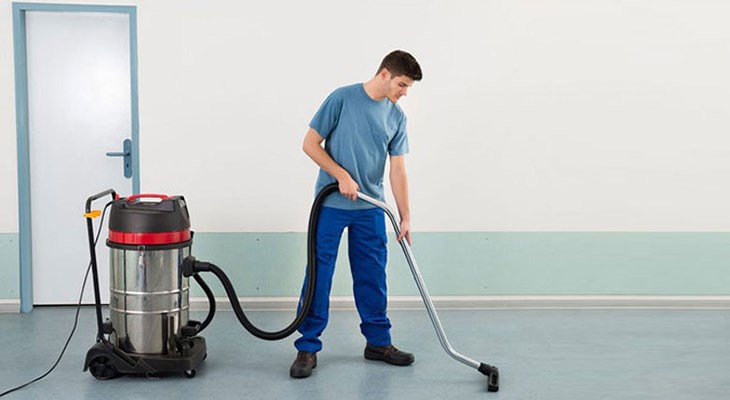 Máy hút bụi công nghiệp hoạt động với công suất mạnh mẽ