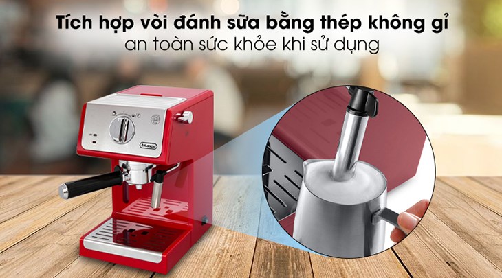 Máy pha cà phê Delonghi ECP33.21.R tích hợp vòi đánh sữa đi kèm để có những ly cappuccino mang lớp kem béo ngậy