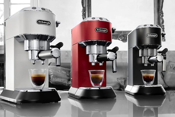 Ảnh minh hoạ máy pha cà phê Delonghi được làm từ kim loại an toàn, sáng bóng, bền bỉ