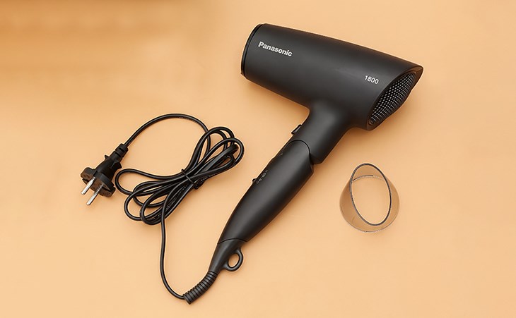 Máy sấy tóc 1800W Panasonic EH-ND37-K645 trang bị nhiều công nghệ sấy hiện đại, tiện lợi
