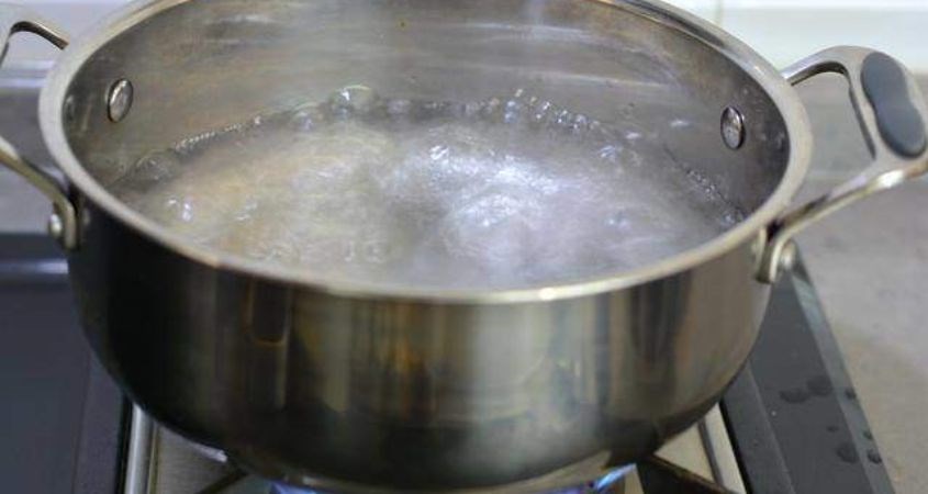 Sử dụng hơi nước nóng để làm mềm vải cứng