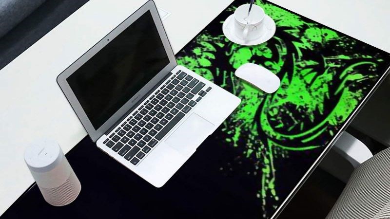 Miếng lót chuột kích thước lớn không làm gò bó thao tác di chuyển chuột