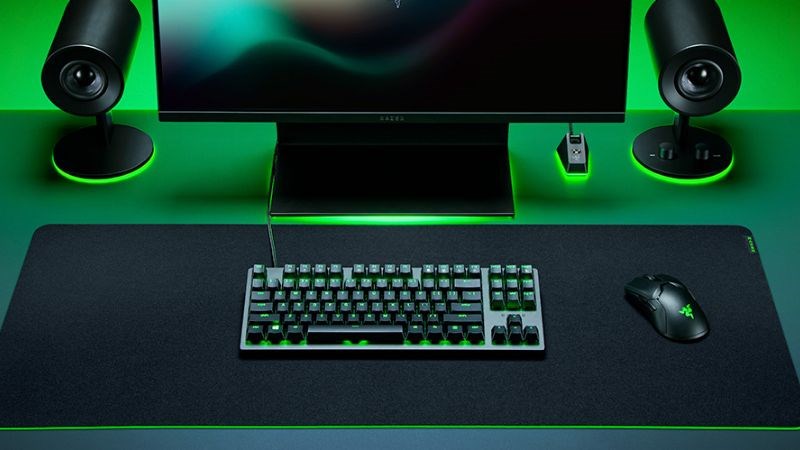 Miếng lót chuột Razer kích thước lớn có thể đựng cả chuột lẫn bàn phím