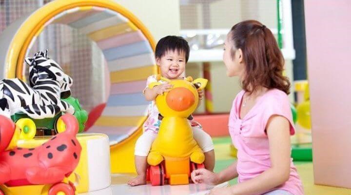 Mua đồ chơi theo sở thích của bé sẽ giúp bé thêm thích thú khi chơi