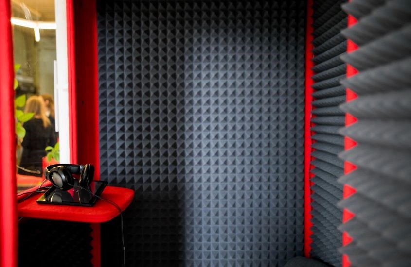 Mút xốp EVA có khả năng cách âm, cách điện hiệu quả