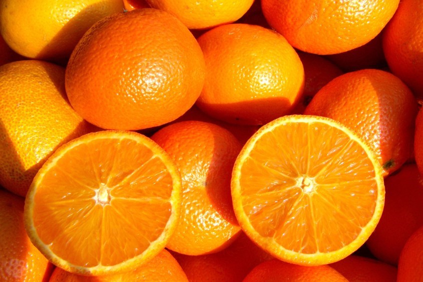 Nếm thực phẩm chứa nhiều axit là nguyên nhân vì sao trẻ 3 tháng tuổi hay chảy nước miếng