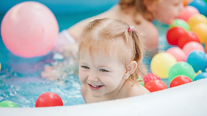 Cần chú trọng chăm sóc sức khỏe răng miệng cho trẻ để chúng có nụ cười đẹp và tự tin sau này. Nguồn: Freepik.