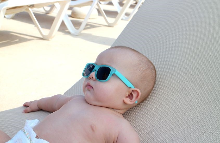 Vitamin D3 được tạo ra dưới tác động của ánh sáng mặt trời Vitamin D3 được tạo ra dưới tác động của ánh sáng mặt trời