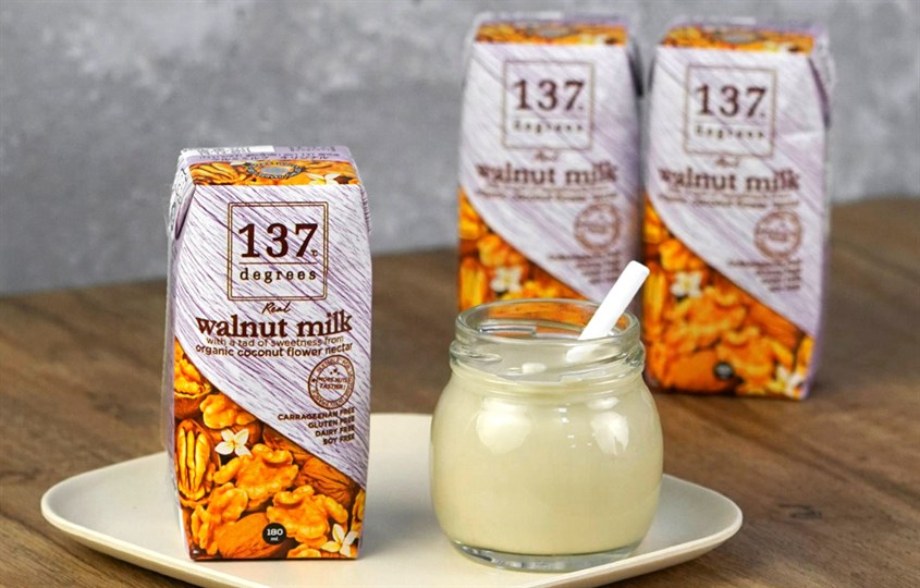 Lốc 3 hộp sữa đậu nành hạt óc chó truyền thống 137 Degrees 180 ml (từ 1 tuổi) Lốc 3 hộp sữa đậu nành hạt óc chó truyền thống 137 Degrees 180 ml (từ 1 tuổi)