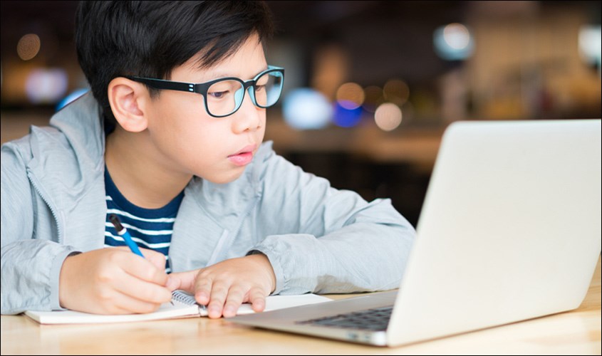 Có nhiều nguyên nhân dẫn đến cận thị ở trẻ em dấu hiệu cận thị ở trẻ em