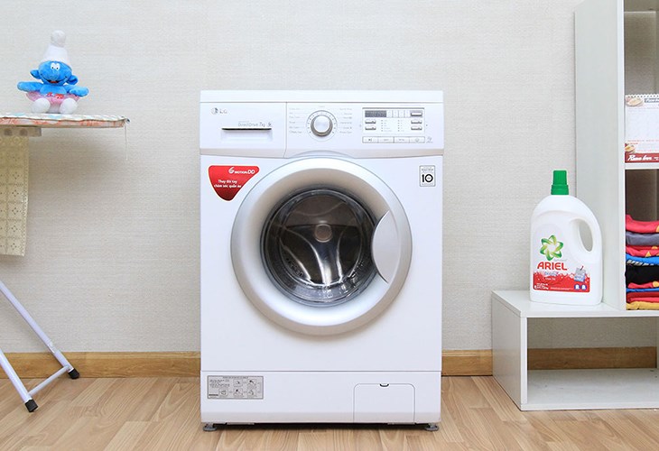 Kiểm tra nắp máy giặt đã đậy kín chưa để khắc phục tình trạng không chọn được chế độ giặt