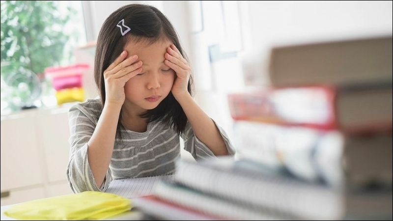 Thiếu tập trung kéo dài và ảnh hưởng đến học tập là dấu hiệu trẻ cần gặp bác sĩ