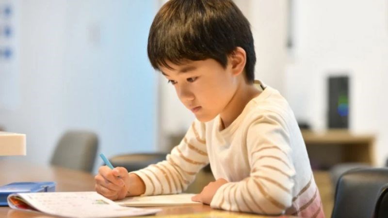 Giới hạn thời gian cho trẻ khi học sẽ giúp trẻ có thể đạt được mức độ tập trung tốt nhất