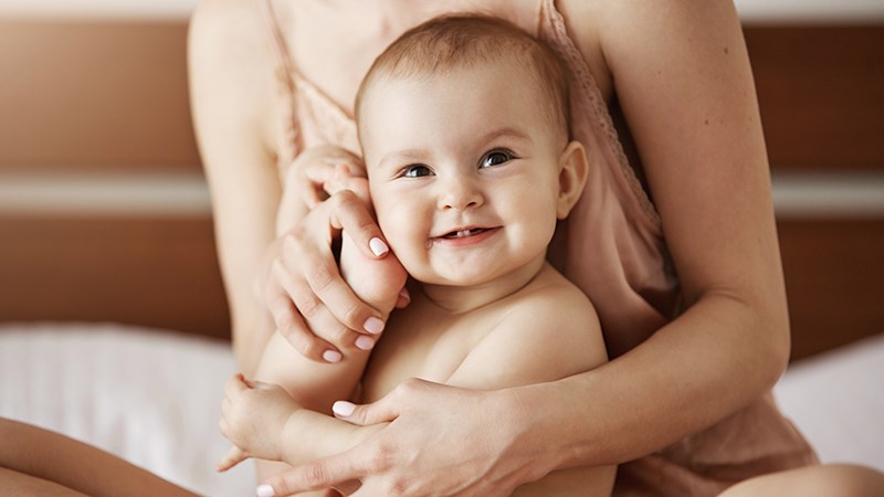 Các yếu tố di truyền, sinh thiếu tháng có thể gây chậm mọc răng sữa ở trẻ. Nguồn: Freepik.