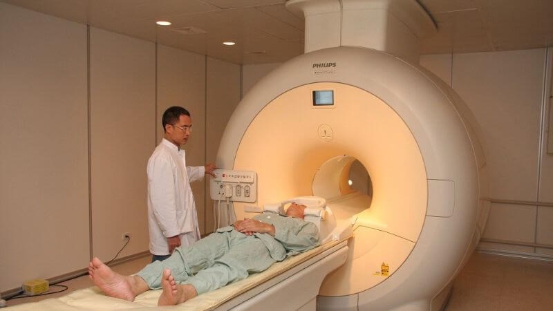 Chụp cộng hưởng từ có thể giúp bác sĩ phát hiện nhiễm ấu trùng sán dây lợn ở cơ quan khác