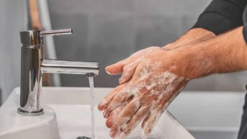 Rửa tay thường xuyên có thể giúp ngăn ngừa bệnh nhiễm ấu trùng sán dây lợn