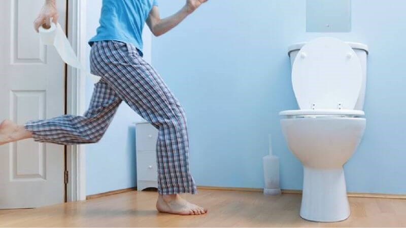 Đi tiểu liên tục, nhiều lần trong ngày là triệu chứng phổ biến của bệnh