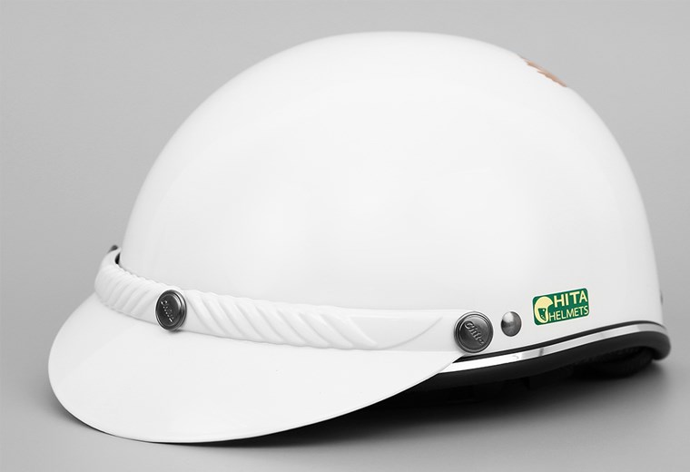 Mũ 1/2 size M Chita CT33 được thiết kế với màu trắng nhã nhặn, kiểu dáng tinh tế, nhỏ gọn