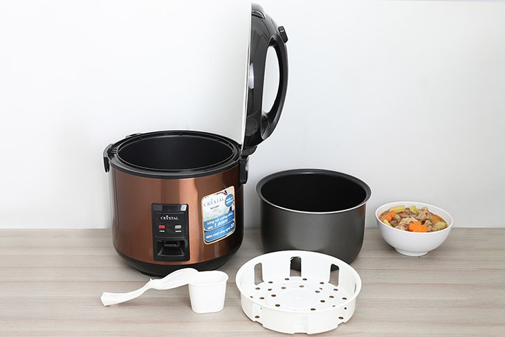 Nồi cơm nắp gài Crystal 3 lít NCG3001 có dung tích lòng nồi lớn đến 3 lít, phù hợp sử dụng cho gia đình trên 6 thành viên