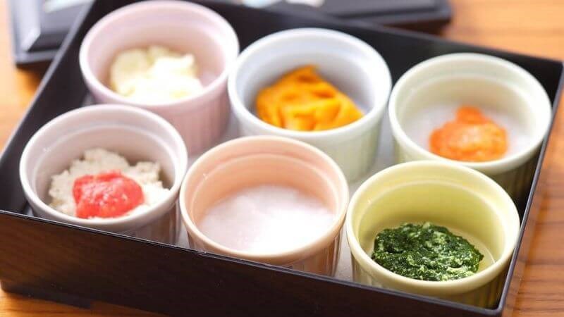 Cha mẹ nên chia nhỏ bữa ăn cho trẻ để giảm nôn trớ Cha mẹ nên chia nhỏ bữa ăn cho trẻ để giảm nôn trớ