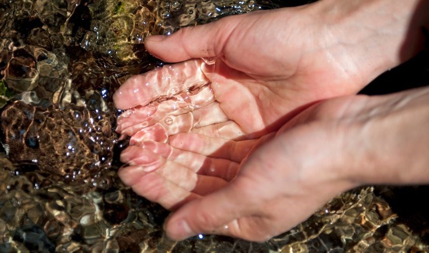 Nước khoáng từ tự nhiên, an toàn cho sức khỏe Nước khoáng từ tự nhiên, an toàn cho sức khỏe