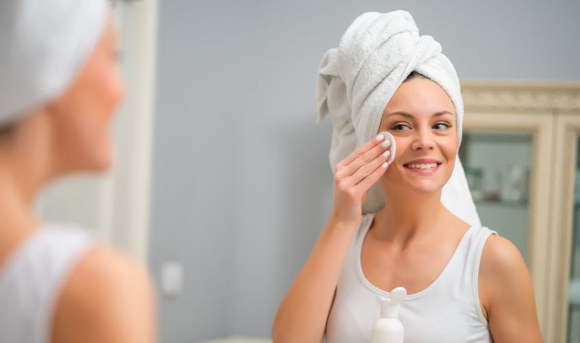 Dùng nước tẩy trang Bioderma giúp làn da được làm sạch hoàn toàn