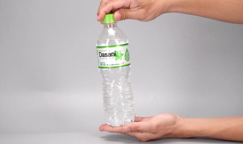 Luôn kiểm tra kỹ bao bì, màu sắc, chữ in rõ nét để phân biệt nước tinh khiết Dasani chính hãng