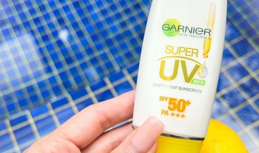 Kem chống nắng kiềm dầu & sáng da Garnier Light Complete Super UV Matte