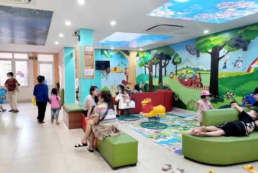 Khu vui chơi của trẻ tại phòng khám nhi Tùng Anh Khu vui chơi của trẻ tại phòng khám nhi Tùng Anh