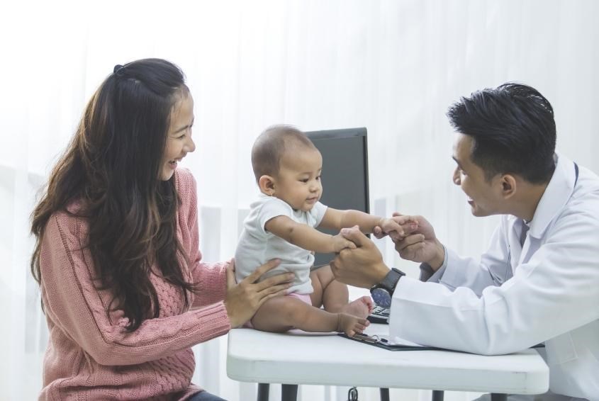 Ba mẹ cần chuẩn bị các câu hỏi cần được bác sĩ giải đáp (Ảnh: Canva) Ba mẹ cần chuẩn bị các câu hỏi cần được bác sĩ giải đáp (Ảnh: Canva)