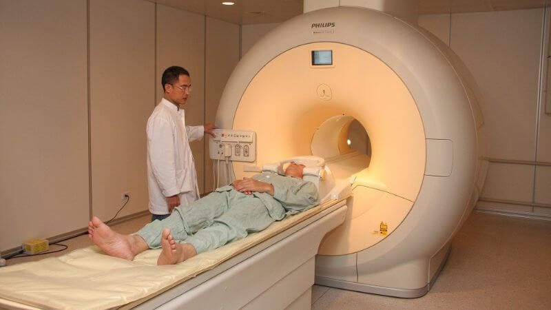 Chụp cộng hưởng từ sọ não có thể giúp bác sĩ chẩn đoán bệnh