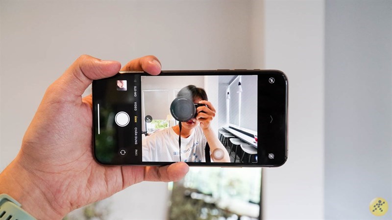 Camera trước iPhone 11 có phần nhỉnh hơn so với Xs Max