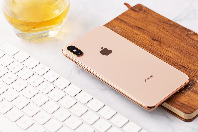iPhone Xs Max có vẻ ngoài thanh lịch và đẹp mắt.