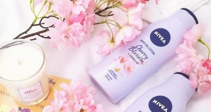 Sữa dưỡng thể Nivea giúp phục hồi hư tổn cho làn da ngay khi đang ngủ. Sữa dưỡng thể Nivea giúp phục hồi hư tổn cho làn da ngay khi đang ngủ.