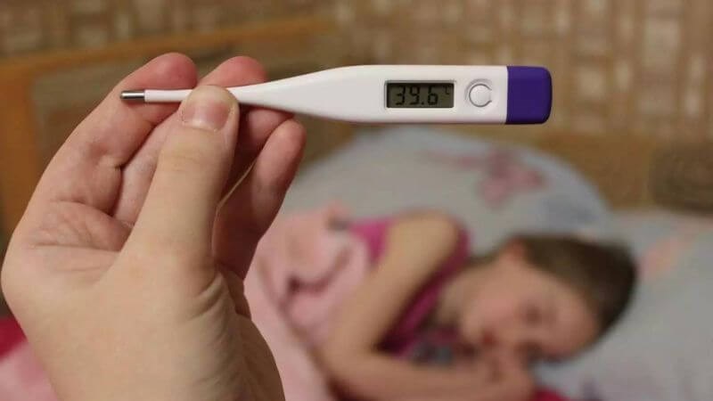 Sốt kéo dài là tình trạng thân nhiệt trên 38.3 độ C trong quá 3 tuần